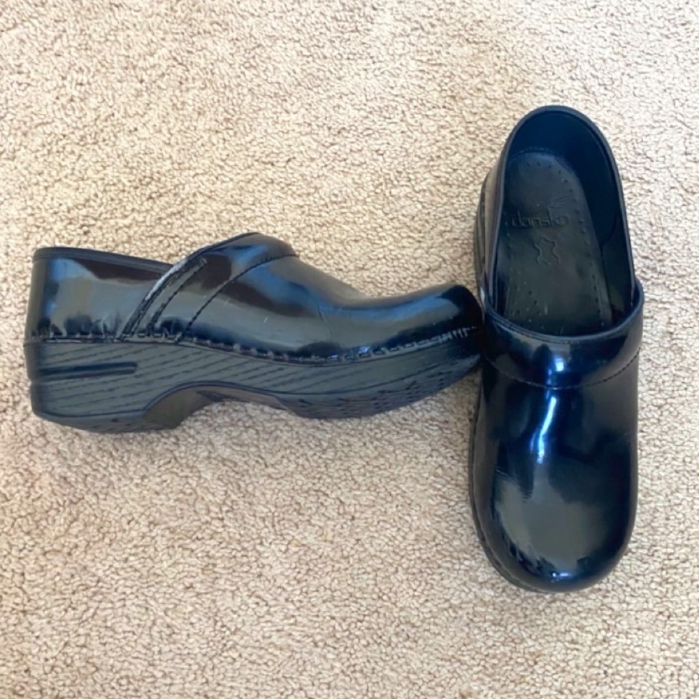Dansko Professional Black Patent size 37 (6.5-7)